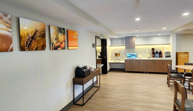 Comfort Inn & Suites Shakopee Downtown Area
