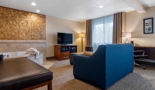 Comfort Inn & Suites South Hill I-85