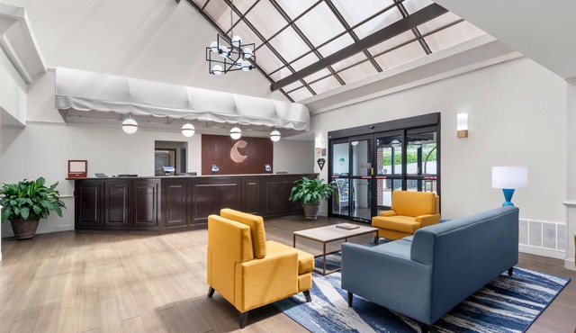 Comfort Inn & Suites Suwanee - Sugarloaf