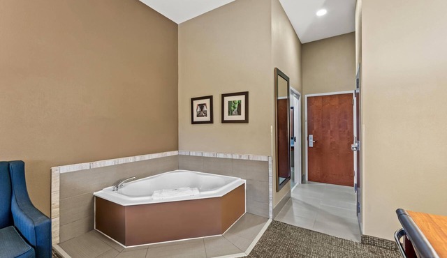 Comfort Inn & Suites Tuscumbia - Muscle Shoals