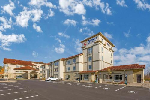 Comfort Inn & Suites Verona at Turning Stone Resort Casino