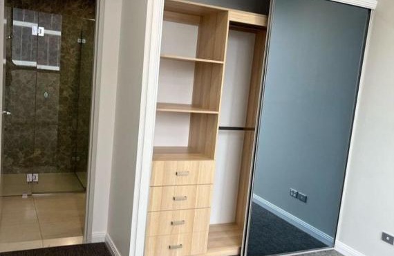 Comfort Living - 3 Bedroom sleeps 6 , parking, pool, other amenities - Near Showgrounds, NO PARTIES