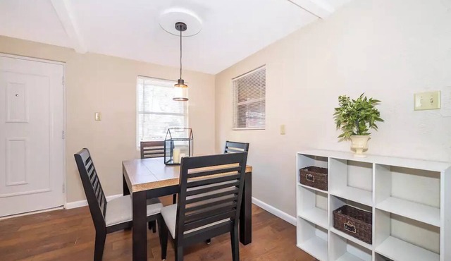 Comfort Living Near LRMC, Medical Rown