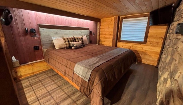 Comfort Loft Cabin with Kitchen!