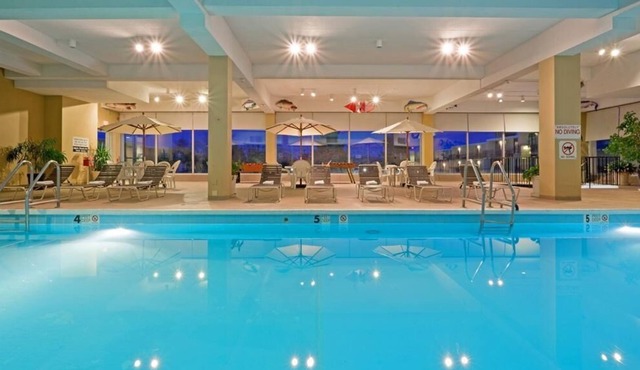 Comfort Meets Affordability, Free Parking, Outdoor Pool, Pets Allowed