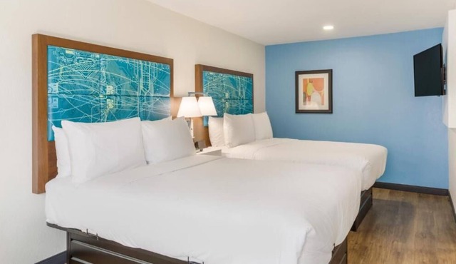 Comfort Meets Affordability! Onsite Swimming Pool, Complimentary Breakfast