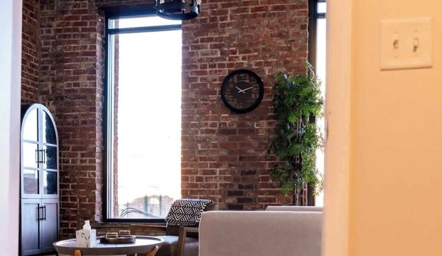 Comfort meets luxury in this city condo!