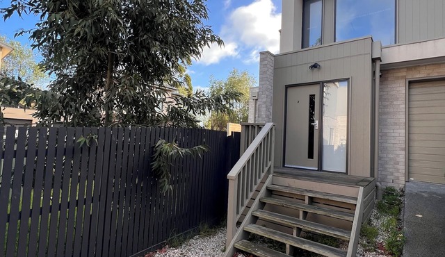 Comfort natural Frankston home in middle of everything