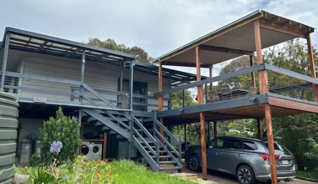 Comfort + privacy near magical Second Valley beach. Great for families.