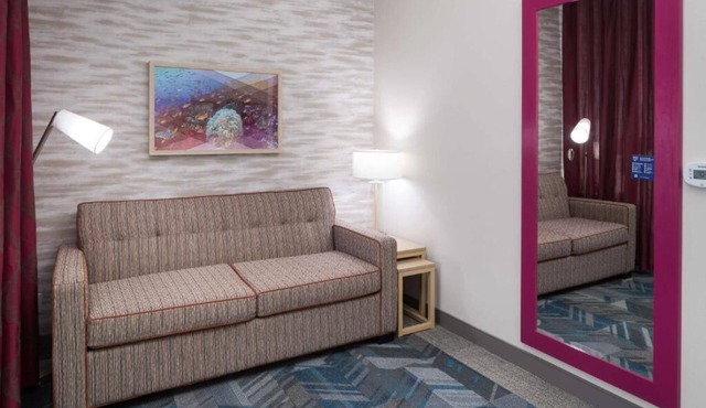 Comfort Retreat! Onsite Pool, Free Breakfast, Parking, Pets Allowed!