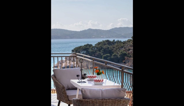 Comfort Seaside Lovely Seaview Apartment with Balcony, Terrace & Priv Parking