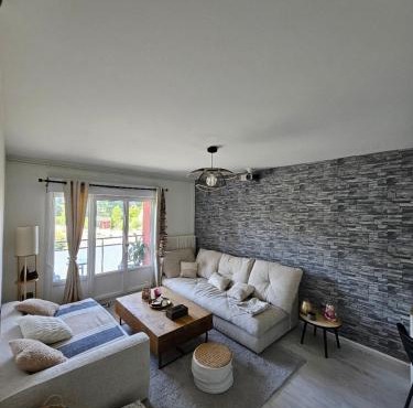 Comfort & serenity in downtown modern 3-bedroom apartment