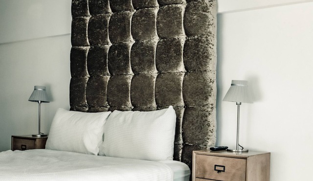 Comfort Spacious Lux Modern One Bed Maisonette King Size Bed At DealHouse 4