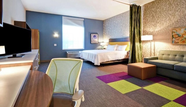 Comfort Stay! 2 Ocean View Units, Kitchen, Pool, Free Breakfast, Pets Allowed!