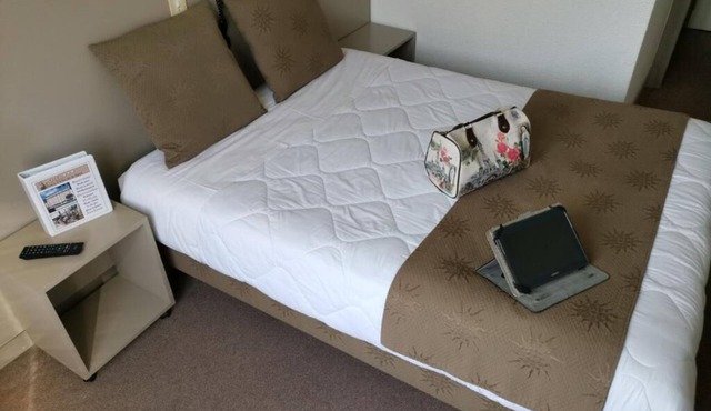 Comfort Stay! Peaceful Retreat near Gazost! Free Parking, Onsite Restaurant!