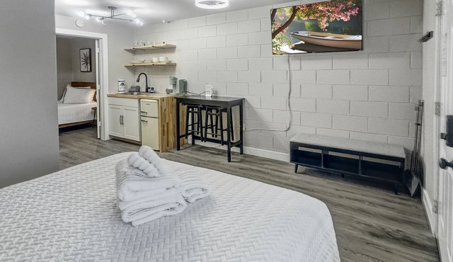 Comfort Suite Hotel- 2 Pools, Near Beach/Boardwalk, No Pets Allowed