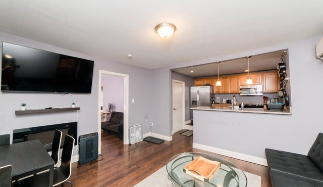 Comfort Suite - Walkable - GroupStay