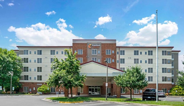 Comfort Suites At Virginia Center Commons