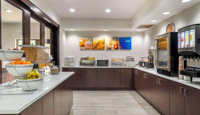 Comfort Suites At WestGate Mall