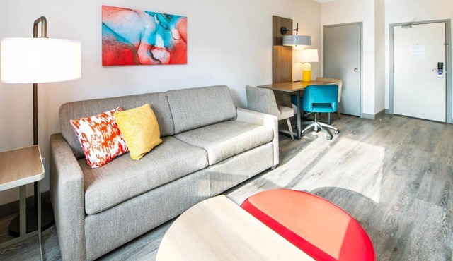Comfort Suites