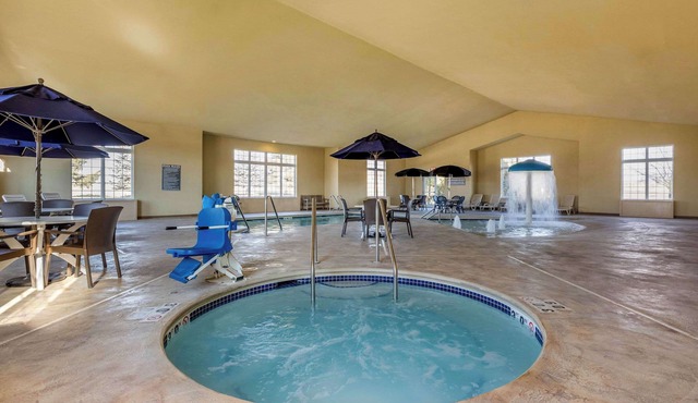 Comfort Suites Cedar Falls Industrial Park