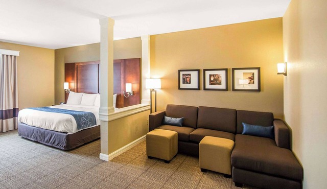 Comfort Suites Dodge City