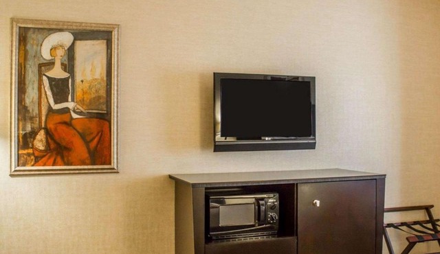 Comfort Suites Edinboro