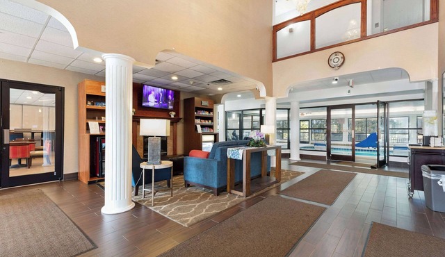 Comfort Suites Lombard - Addison