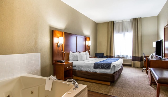 Comfort Suites Mattoon East