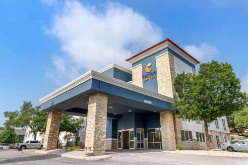 Comfort Suites Medical Center near Six Flags