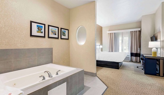 Comfort Suites Merrillville near US 30