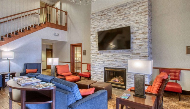 Comfort Suites Milwaukee Airport