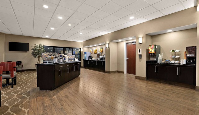 Comfort Suites Nashville near Percy Priest Lake