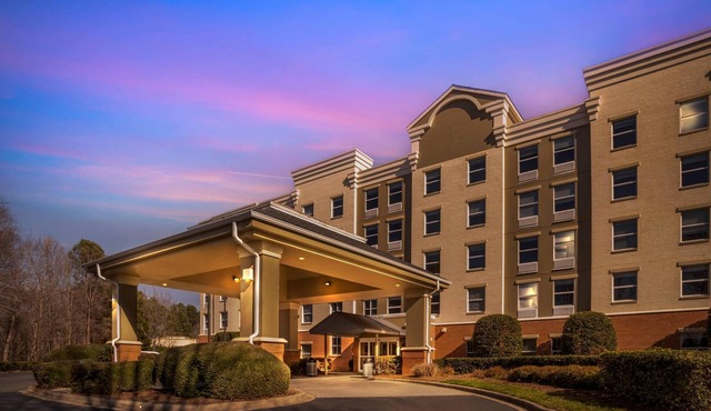 Comfort Suites near Birkdale Village- Huntersville