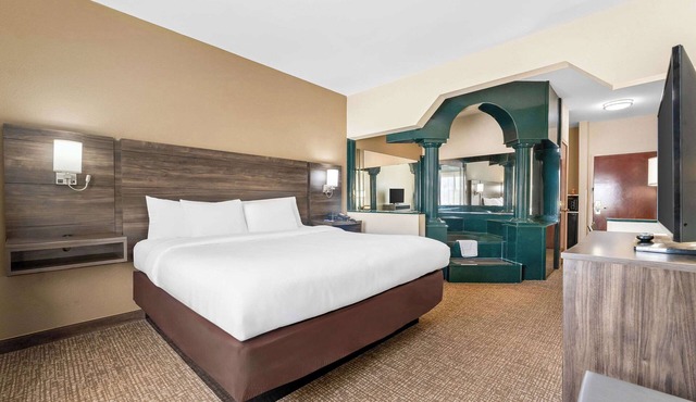 Comfort Suites near Robins Air Force Base