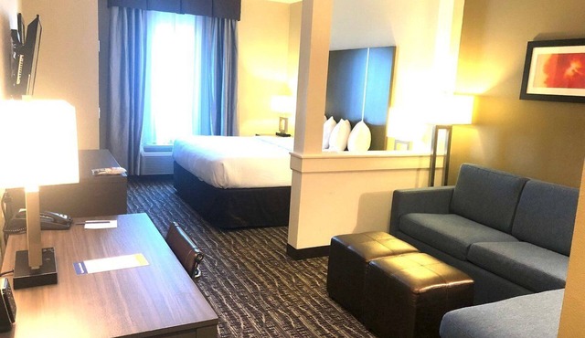 Comfort Suites Near Sam Houston Race Park.
