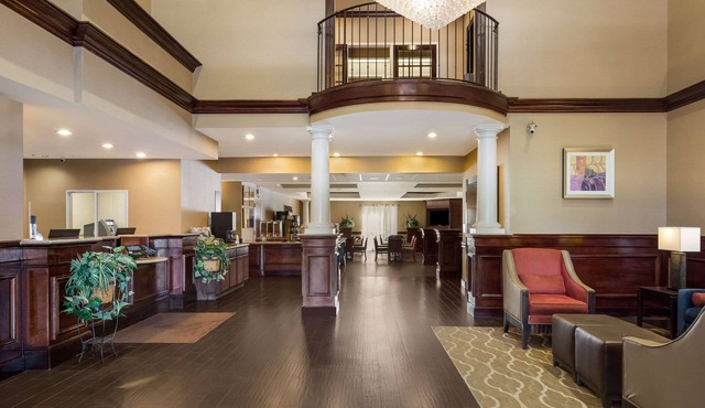 Comfort Suites Near University