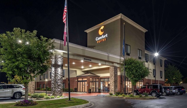 Comfort Suites Pell CIty near Logan Martin Lake