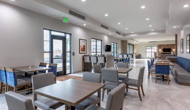 Comfort Suites Scottsdale Talking Stick Entertainment District