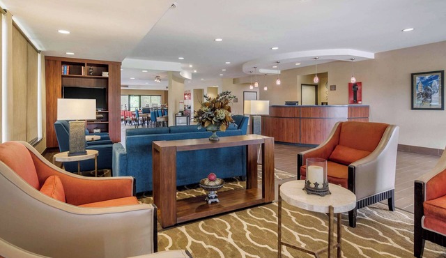 Comfort Suites Speedway - Kansas City