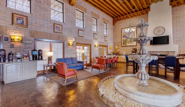 Comfort Suites Tucson near Sabino Canyon