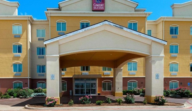 Comfort Suites University