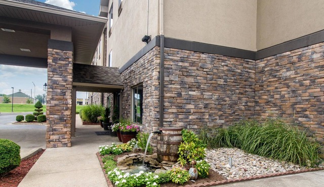 Comfort Suites