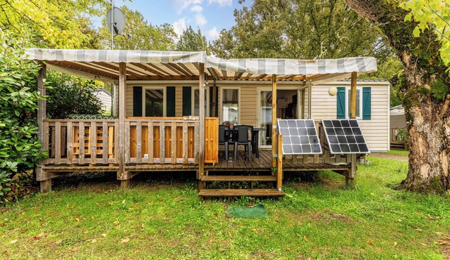 'Comfort With Air Conditioning 6' Caravan with Shared Pool, Private Terrace and Air Conditioning