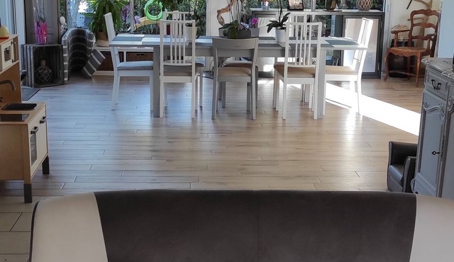 Comfortable family home 10 minutes from beautiful beaches