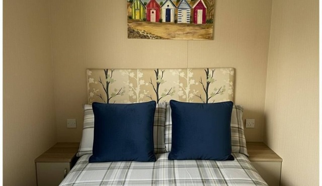 Comfortable 3-Bed Caravan - Combe Haven