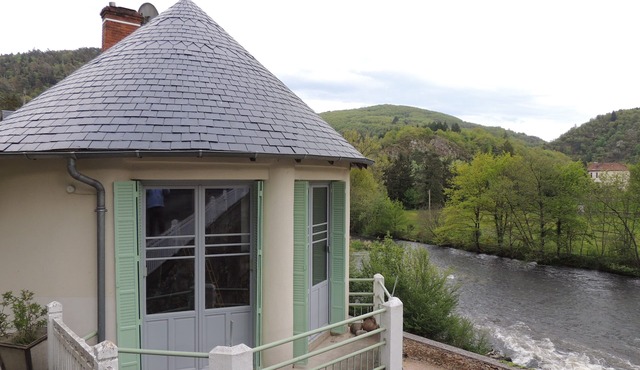 Comfortable 4 person house in an old mill by the river