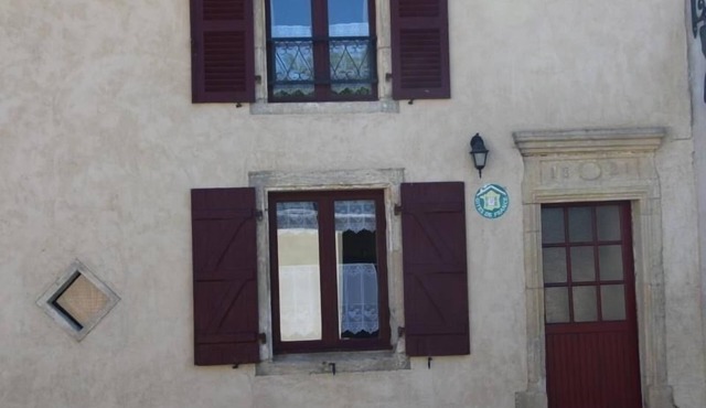 Comfortable cottage in Halles-sous-les-Côtes with fireplace and terrace