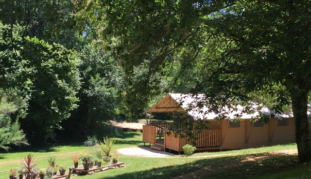 Comfortable cottage in beautiful estate with swimming pool (T5p2)