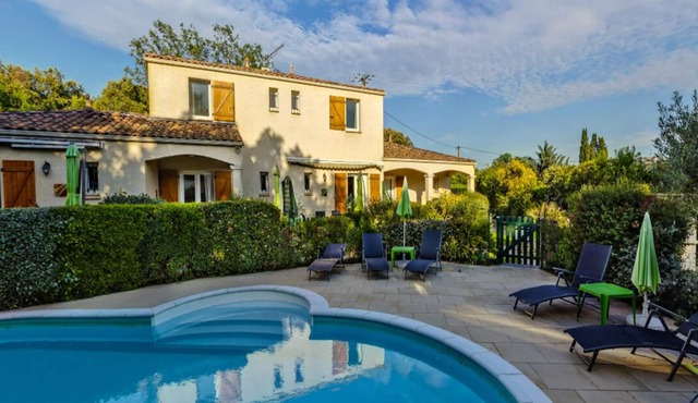 Comfortable gite with air conditioning, swimming pool, landscaped garden, garrigue and Pic St Loup.